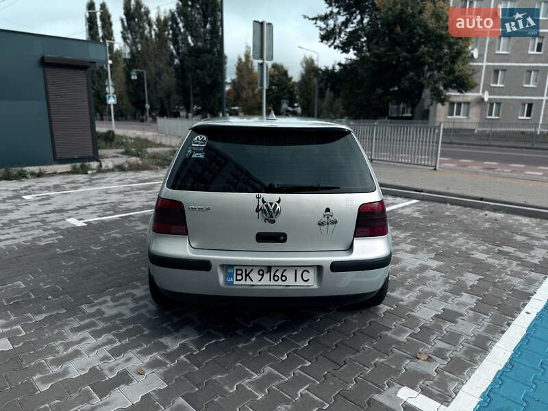Хэтчбек Volkswagen Golf 1999 в Вараше