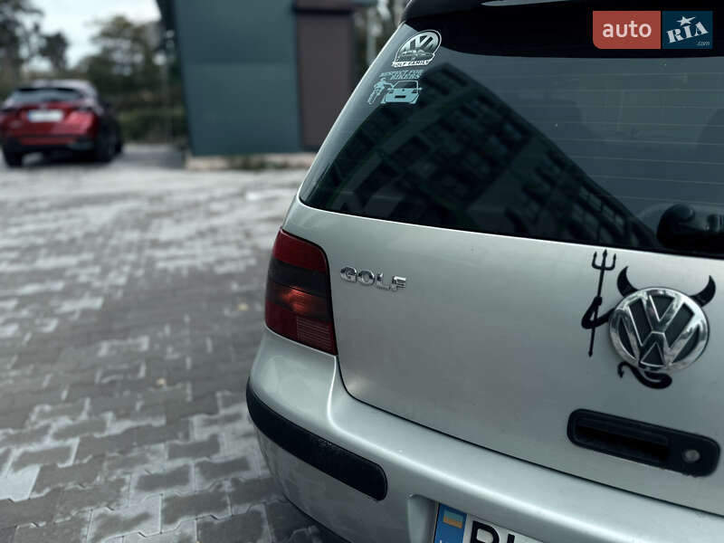 Хэтчбек Volkswagen Golf 1999 в Вараше