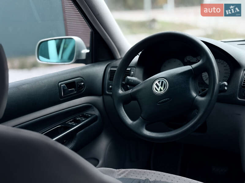 Хэтчбек Volkswagen Golf 1999 в Вараше