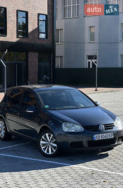 Хетчбек Volkswagen Golf 2005 в Вінниці