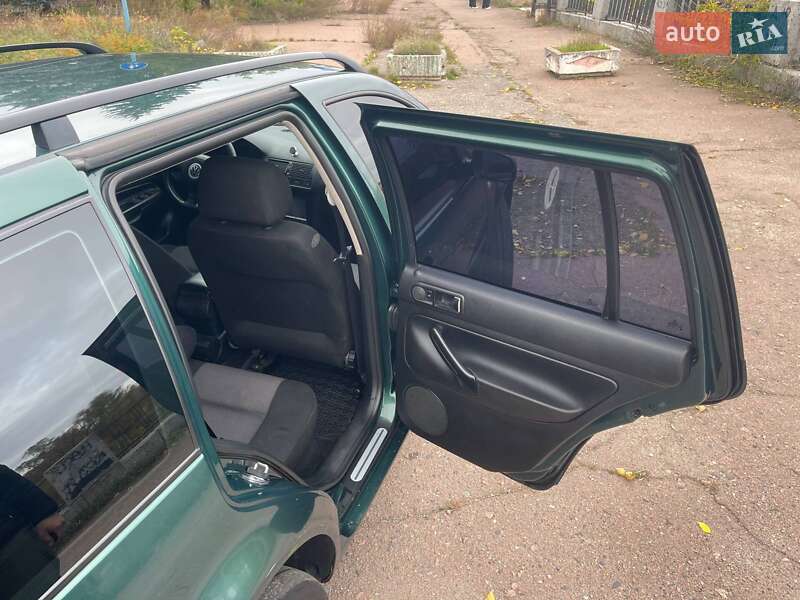 Універсал Volkswagen Golf 2000 в Чернігові