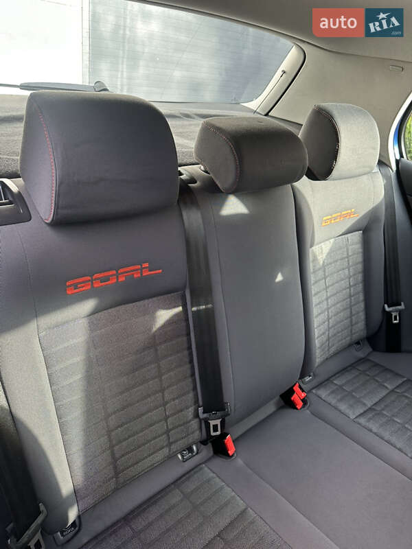 Хэтчбек Volkswagen Golf 2006 в Хороле