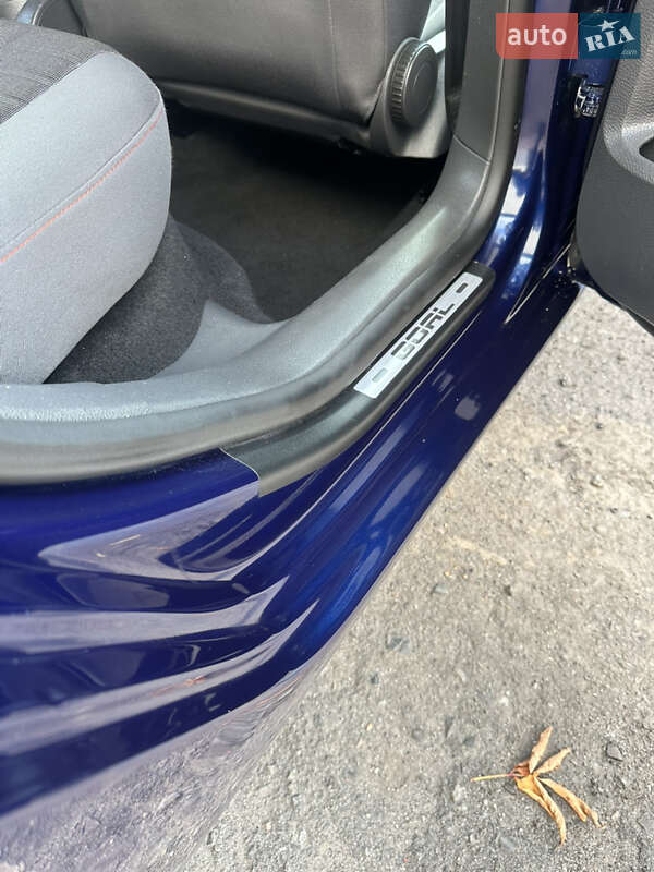 Хэтчбек Volkswagen Golf 2006 в Хороле