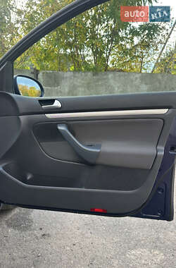 Хэтчбек Volkswagen Golf 2006 в  фото 22 Хэтчбек Volkswagen Golf 2006 в