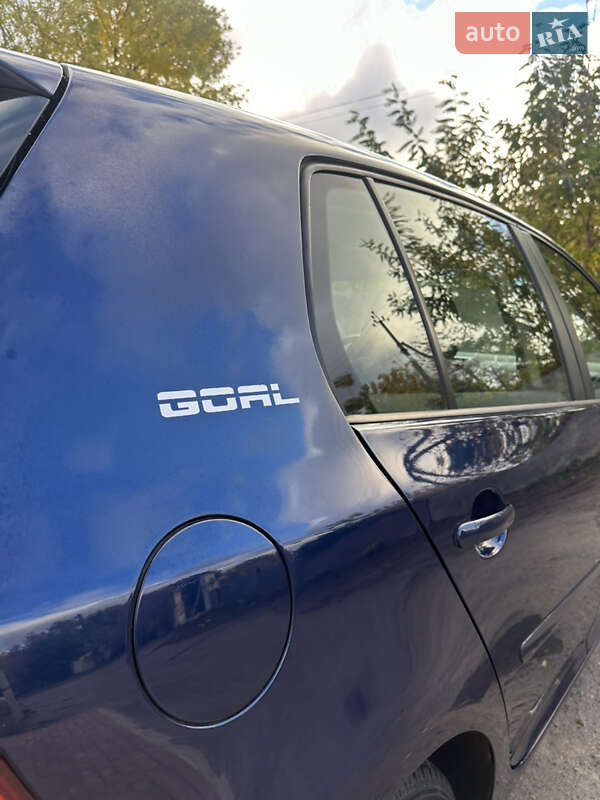 Хэтчбек Volkswagen Golf 2006 в Хороле