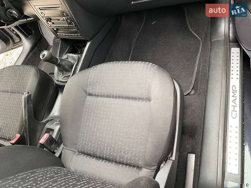 Хетчбек Volkswagen Golf 2002 в Бучачі