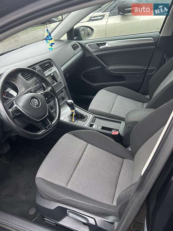Хетчбек Volkswagen Golf 2013 в Києві