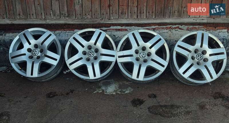 Универсал Volkswagen Golf 2001 в Коростене