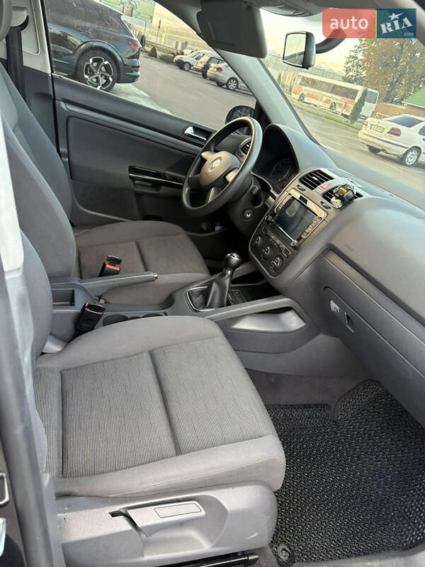 Хэтчбек Volkswagen Golf 2005 в Умани