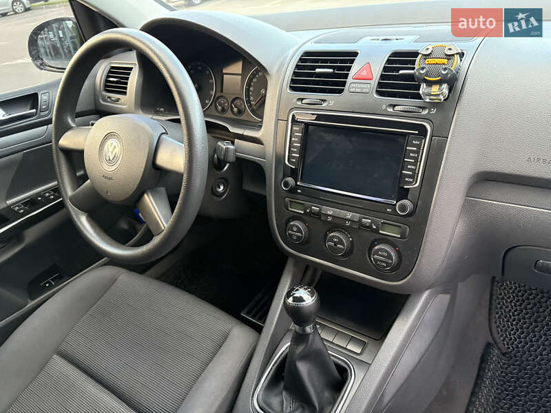 Хэтчбек Volkswagen Golf 2005 в Умани