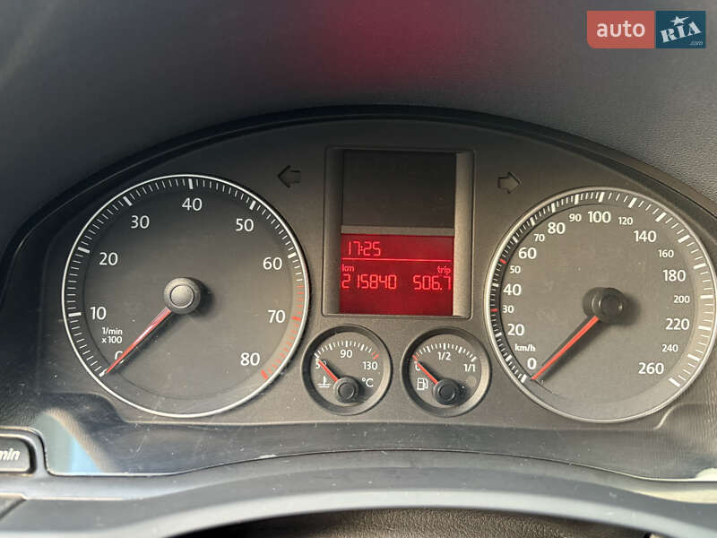 Хэтчбек Volkswagen Golf 2005 в Умани