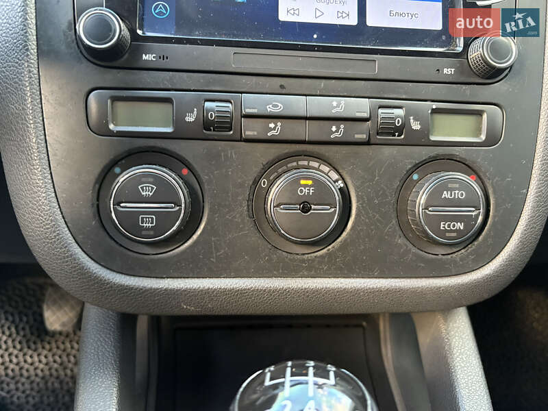 Хэтчбек Volkswagen Golf 2005 в Умани