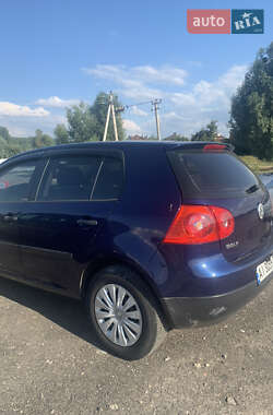 Хэтчбек Volkswagen Golf 2004 в  фото 3 Хэтчбек Volkswagen Golf 2004 в