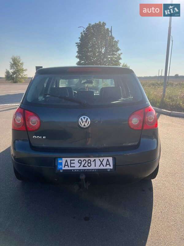 Хетчбек Volkswagen Golf 2005 в Павлограді