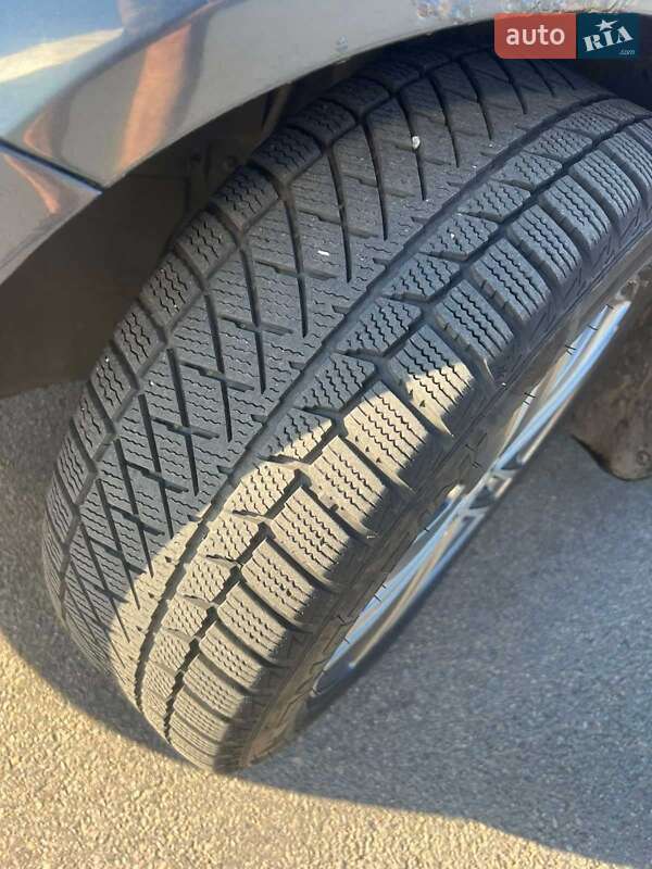 Хетчбек Volkswagen Golf 2005 в Павлограді