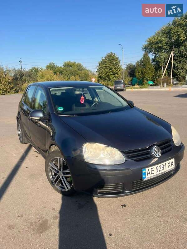 Хетчбек Volkswagen Golf 2005 в Павлограді