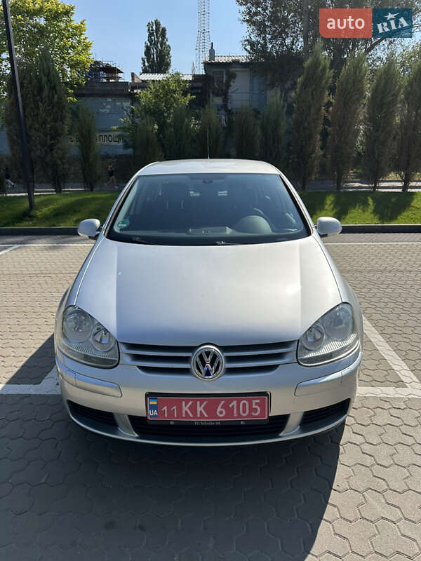 Хэтчбек Volkswagen Golf 2005 в Киеве