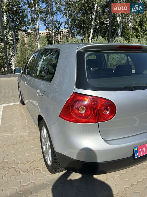 Хэтчбек Volkswagen Golf 2005 в Киеве
