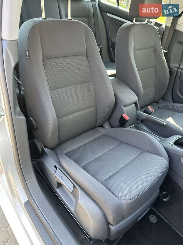 Хэтчбек Volkswagen Golf 2005 в Киеве