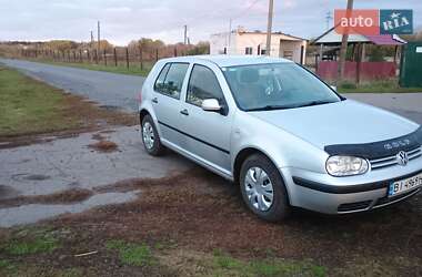 Хэтчбек Volkswagen Golf 2001 в Семеновке