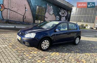 Хэтчбек Volkswagen Golf 2005 в Луцке