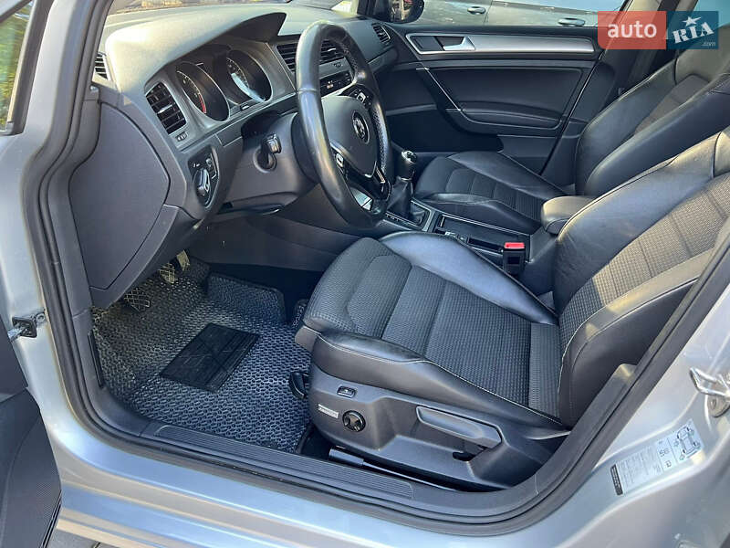 Универсал Volkswagen Golf 2013 в Залещиках