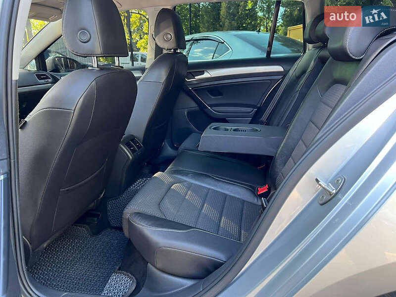 Универсал Volkswagen Golf 2013 в Залещиках