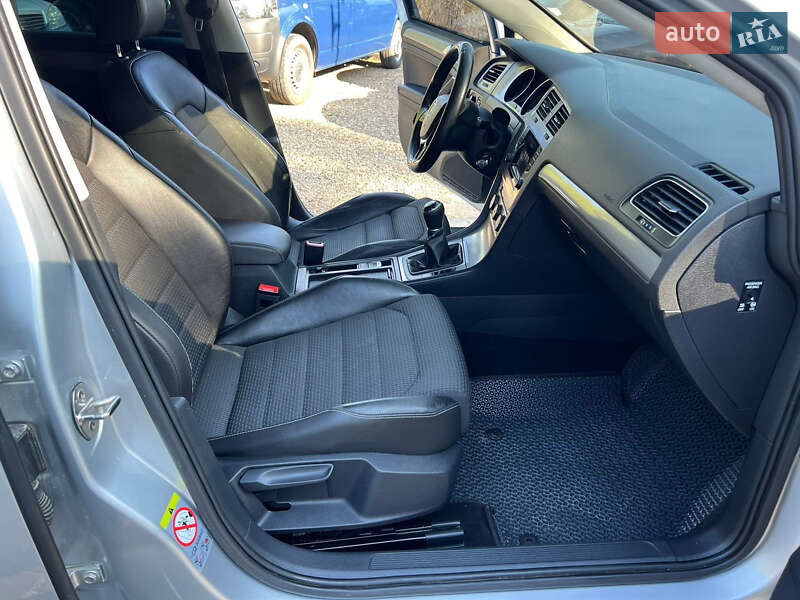 Универсал Volkswagen Golf 2013 в Залещиках