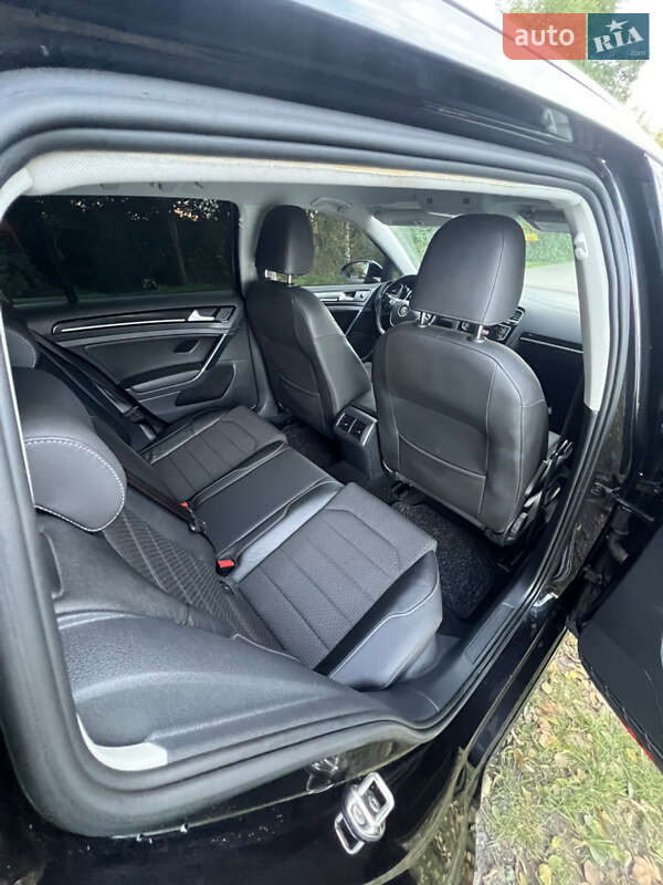 Універсал Volkswagen Golf 2014 в Рівному