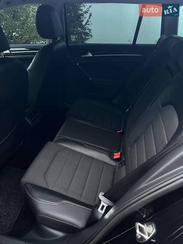 Універсал Volkswagen Golf 2014 в Рівному