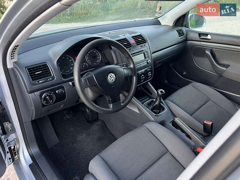 Хэтчбек Volkswagen Golf 2004 в Тернополе