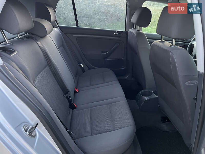 Хэтчбек Volkswagen Golf 2004 в Тернополе