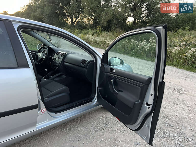 Хэтчбек Volkswagen Golf 2004 в Тернополе