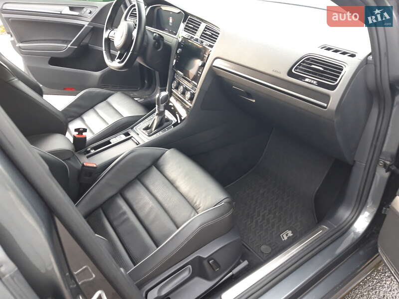 Хетчбек Volkswagen Golf 2018 в Києві