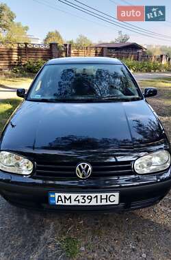 Хетчбек Volkswagen Golf 2002 в Житомирі