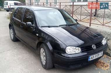 Хэтчбек Volkswagen Golf 2002 в Ладыжине