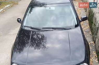 Хэтчбек Volkswagen Golf 2002 в Ладыжине