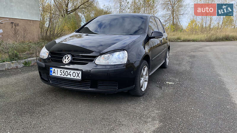 Хэтчбек Volkswagen Golf 2004 в Иванкове