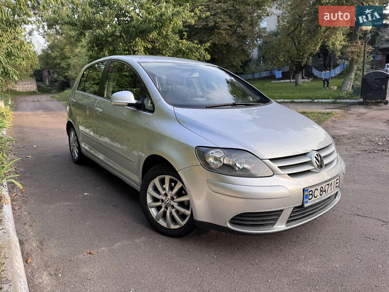 Хетчбек Volkswagen Golf 2005 в Львові