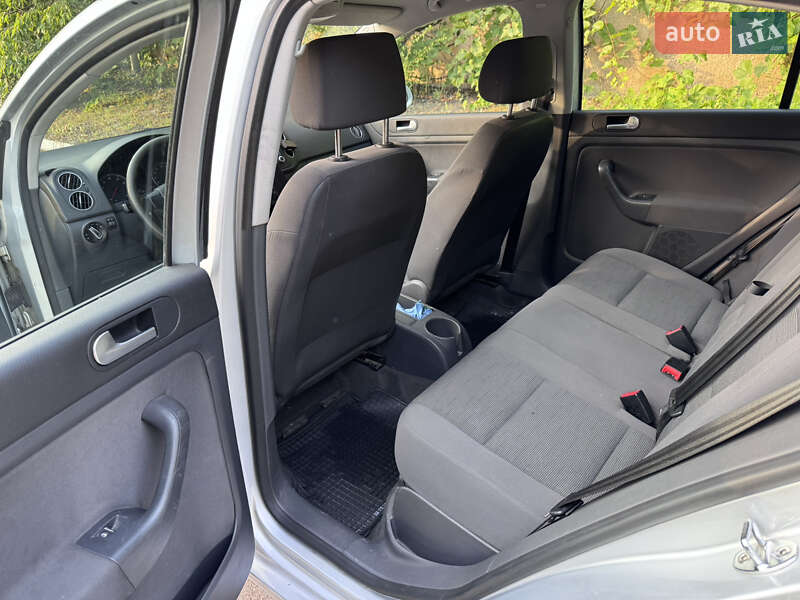 Хетчбек Volkswagen Golf 2005 в Львові