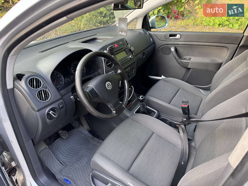 Хетчбек Volkswagen Golf 2005 в Львові