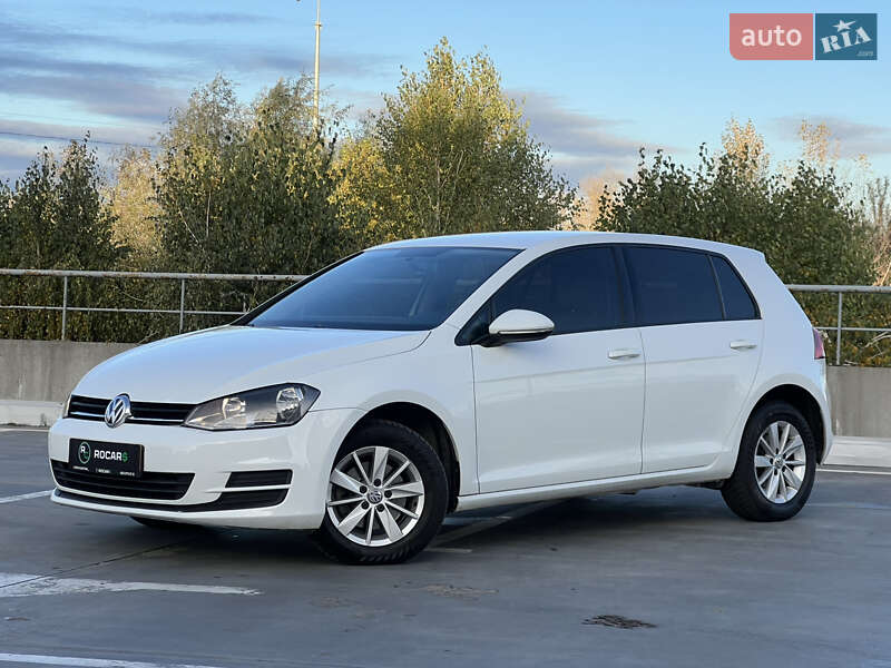 Хэтчбек Volkswagen Golf 2014 в Киеве