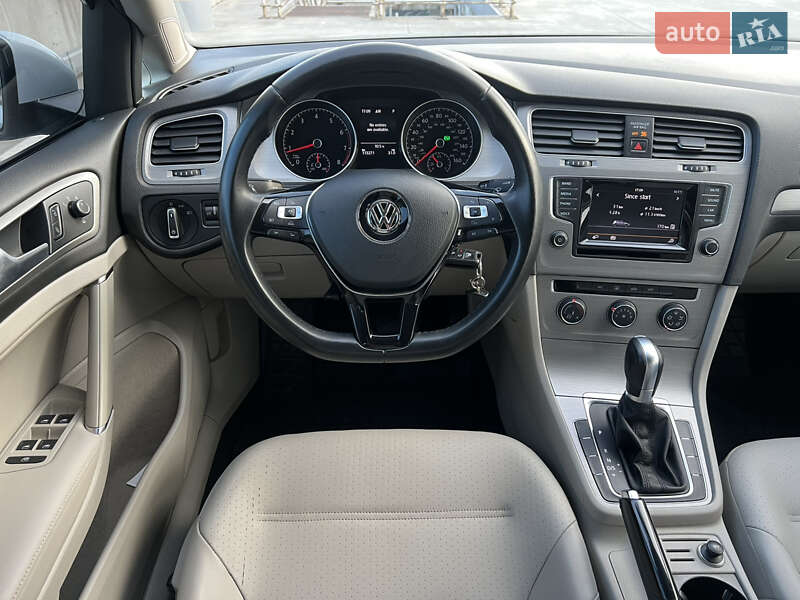 Хэтчбек Volkswagen Golf 2014 в Киеве