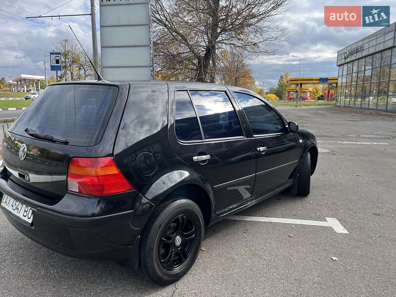Хетчбек Volkswagen Golf 2003 в Харкові
