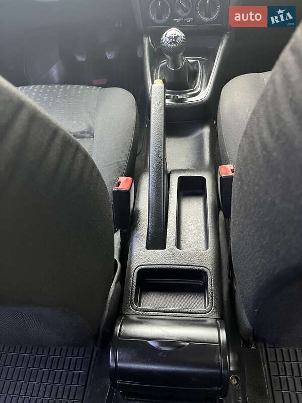 Хетчбек Volkswagen Golf 2003 в Харкові