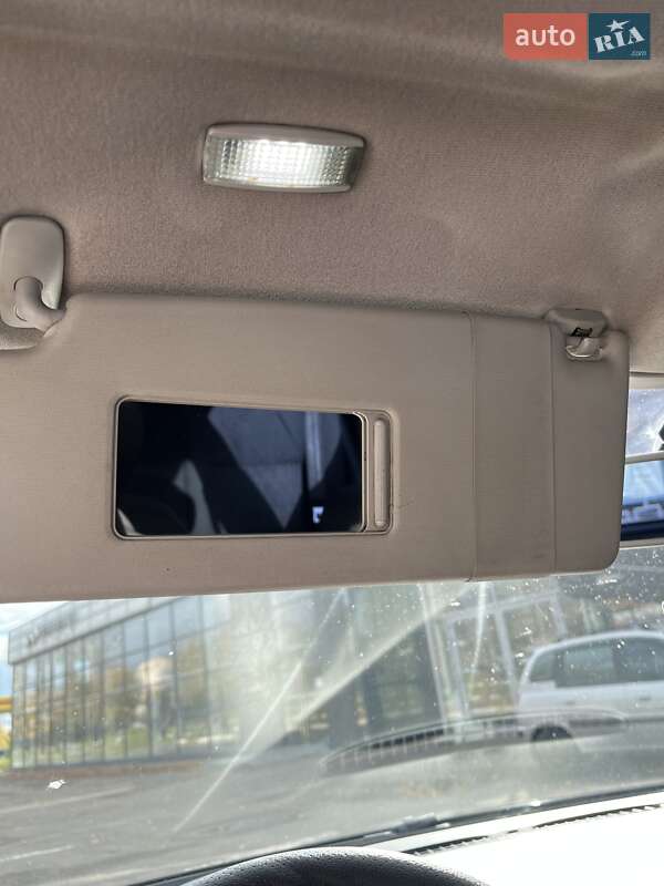 Хетчбек Volkswagen Golf 2003 в Харкові