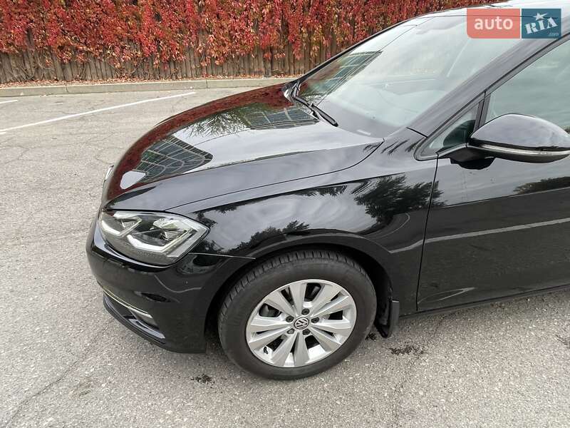 Хэтчбек Volkswagen Golf 2020 в Днепре