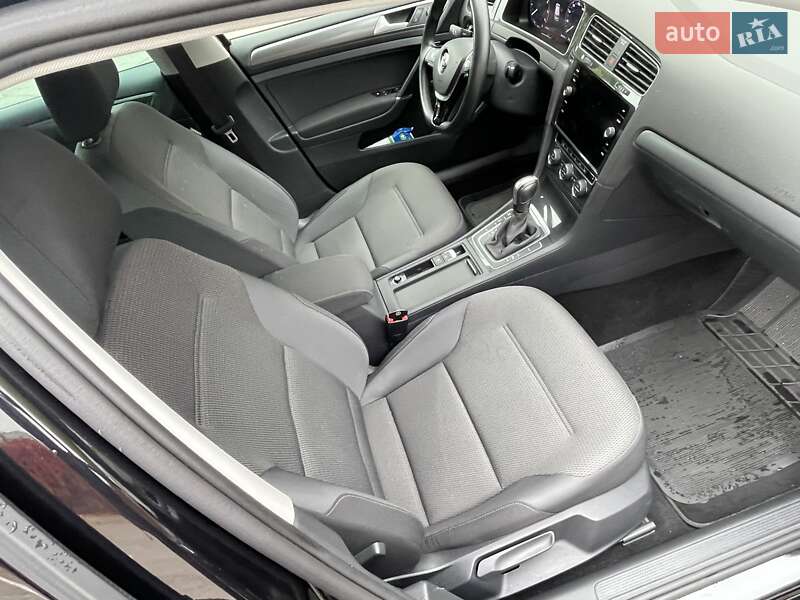 Хэтчбек Volkswagen Golf 2020 в Днепре