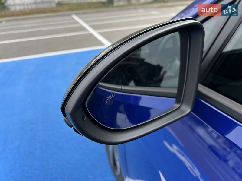 Хэтчбек Volkswagen Golf 2016 в Киеве