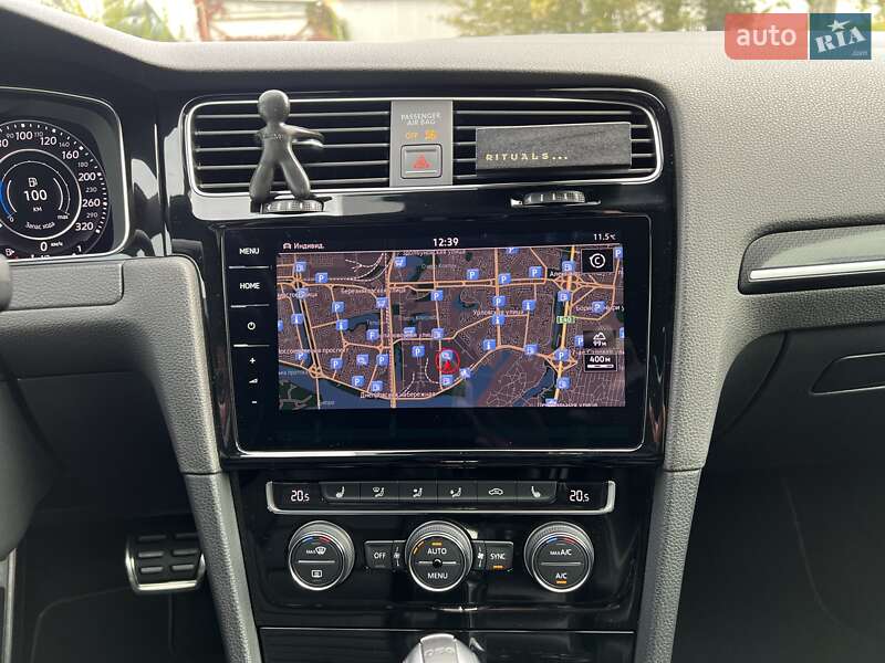 Хэтчбек Volkswagen Golf 2016 в Киеве